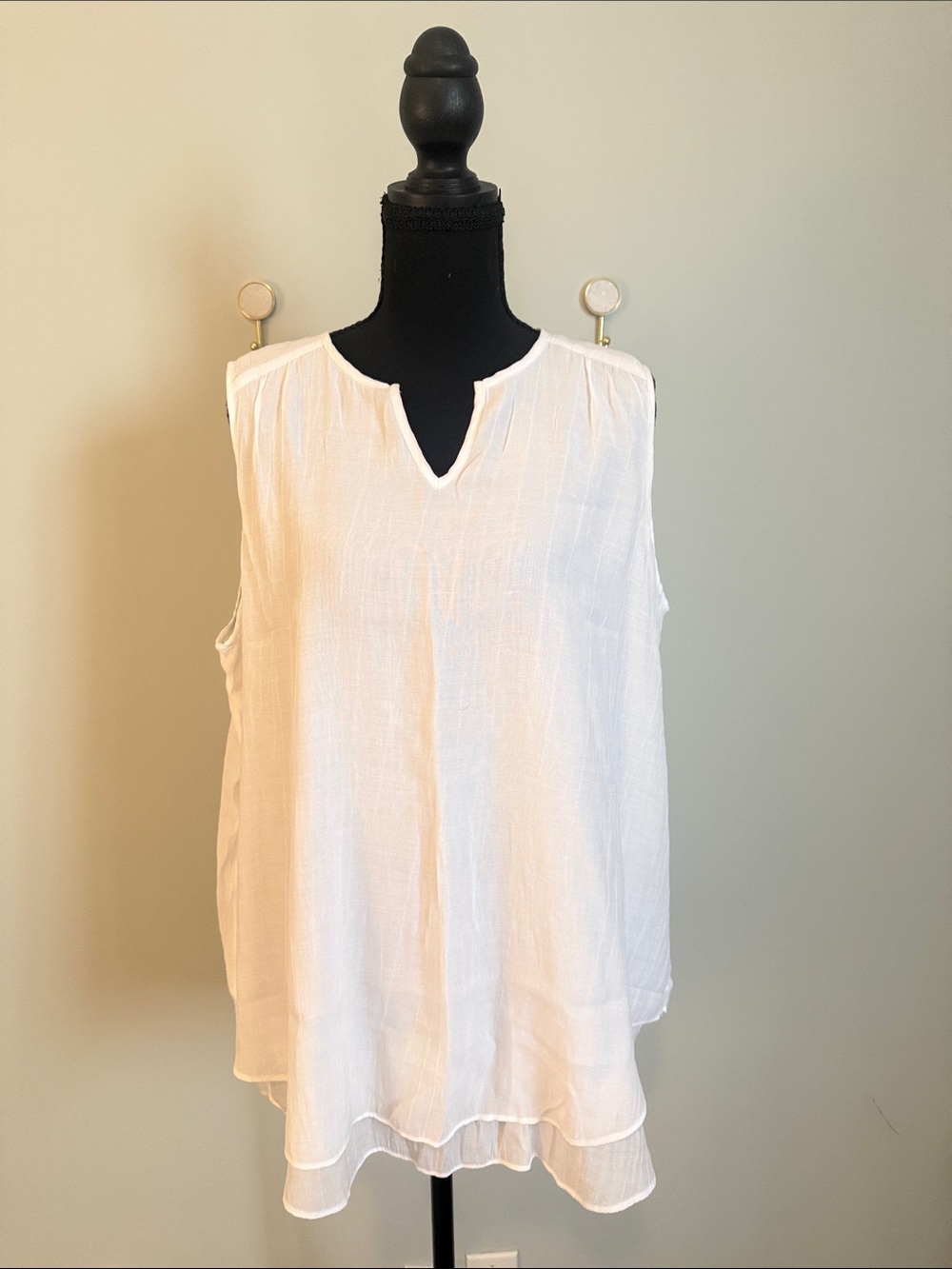 Women’s White Split-Neck Sleeveless Layered Camisole